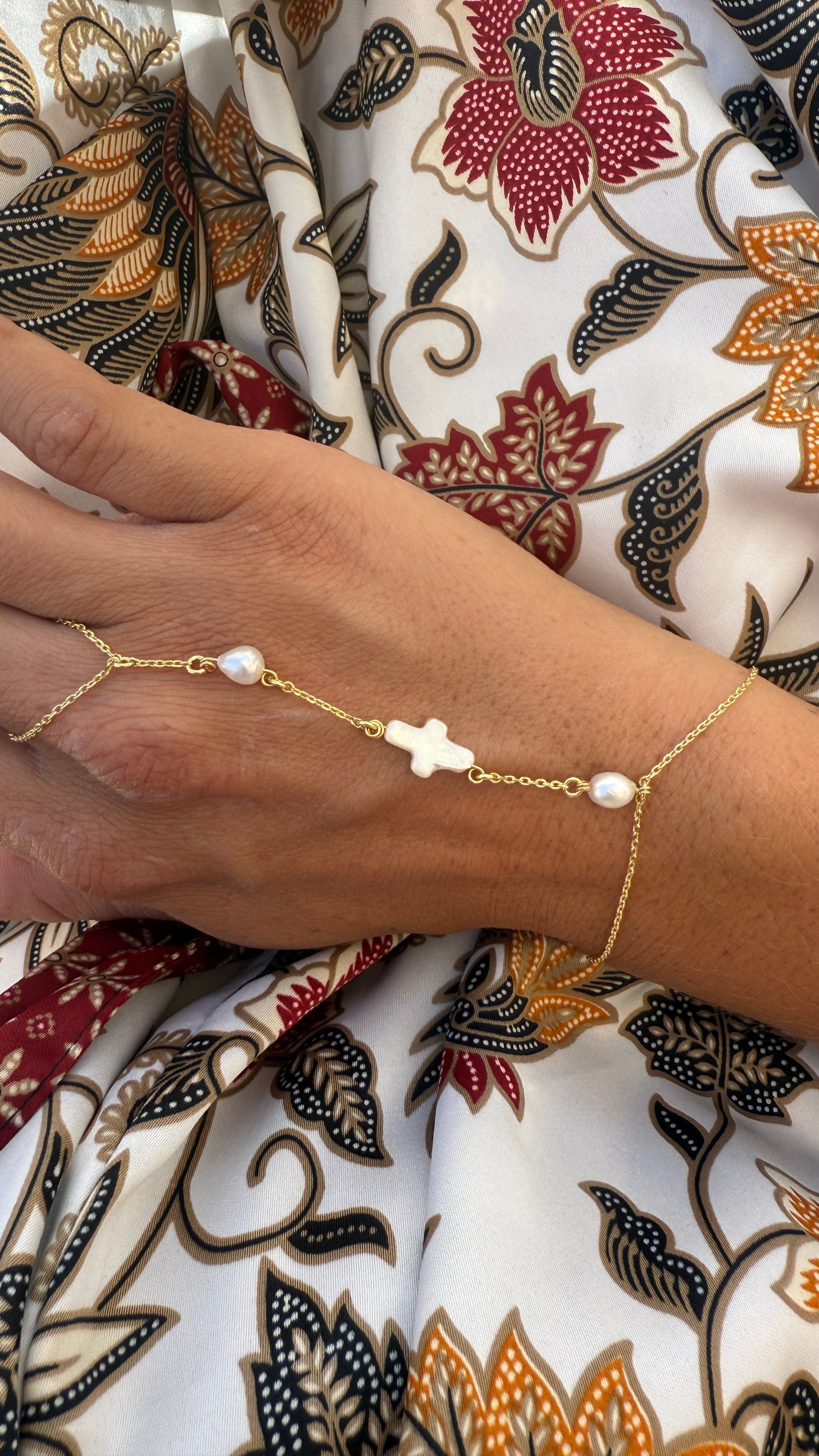 mini pearl cross handchain