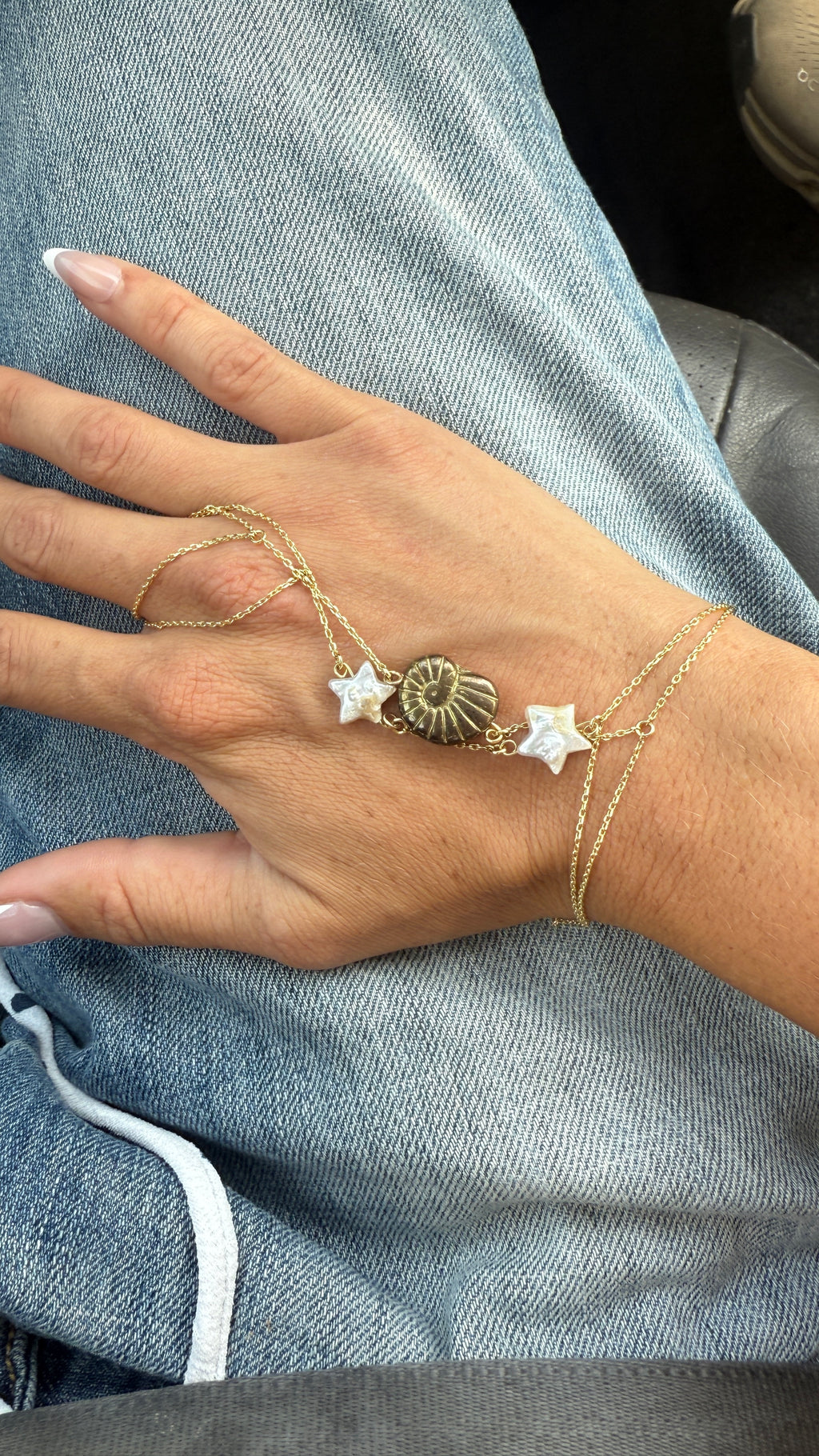 gold shell handchain